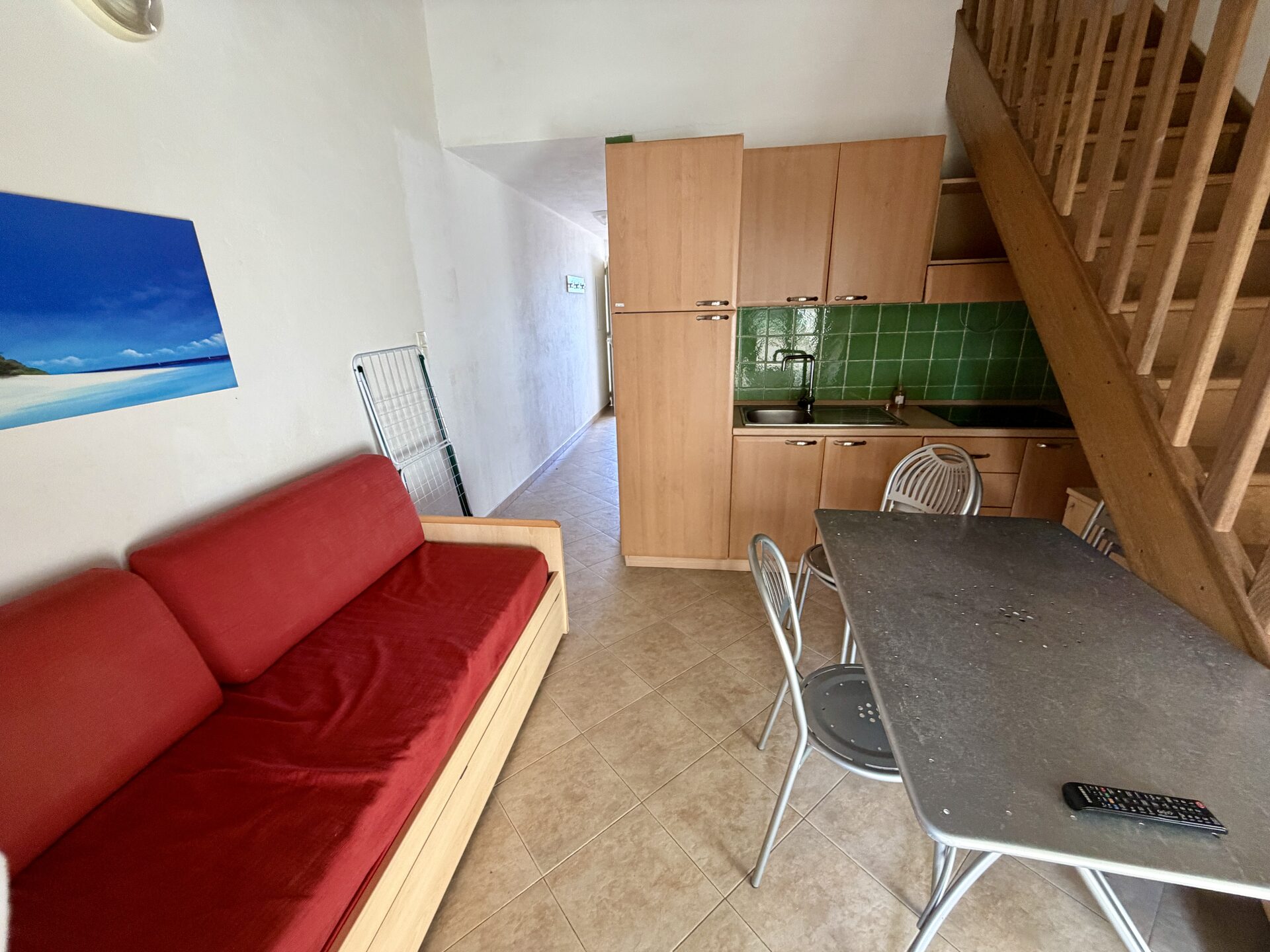Salon-cuisine et coin repas