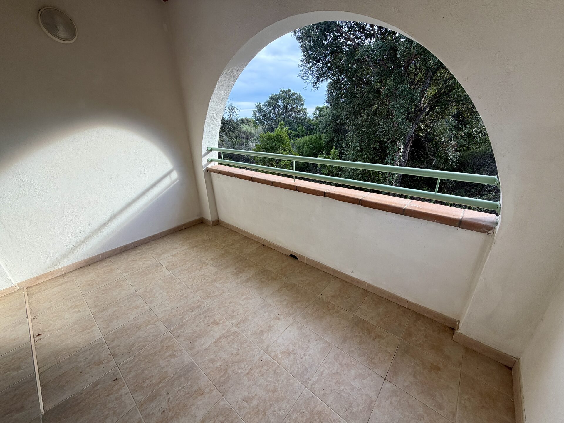 Terrasse couverte — vue 2